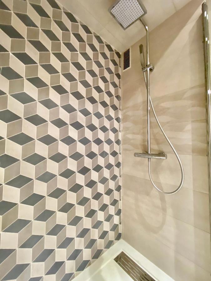 Appartamento Charming Huertas II Madrid Esterno foto